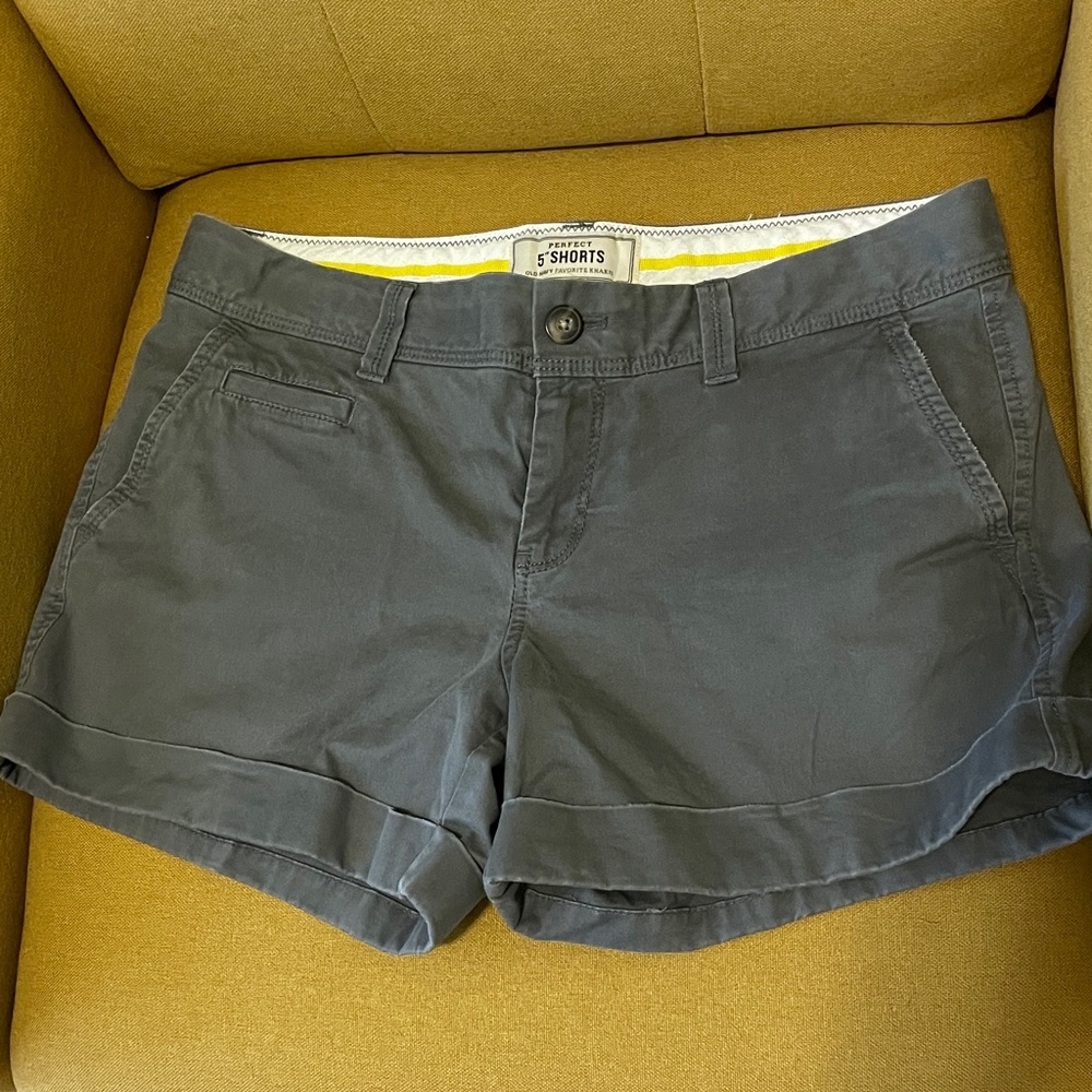 Old Navy Women's Charcoal Rolled-Hem Chino Shorts